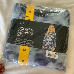Gap jogger lounge set. Tye die size medium